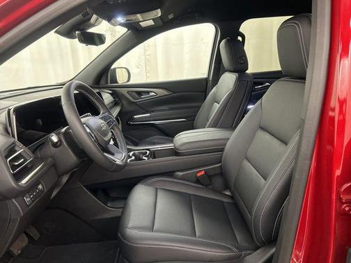 Radiant Red Tintcoat 2026 Chevrolet Traverse LT