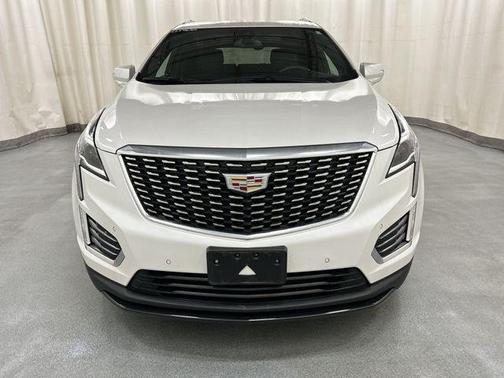 Crystal White Tricoat 2023 Cadillac XT5 Luxury