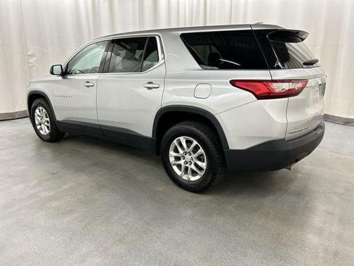 Silver Ice Metallic 2021 Chevrolet Traverse LS