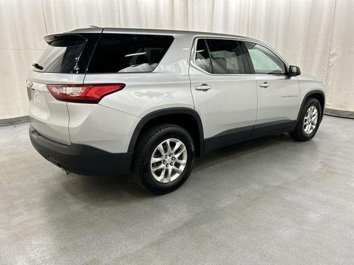Silver Ice Metallic 2021 Chevrolet Traverse LS