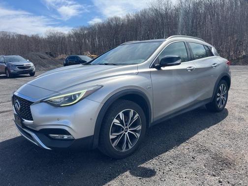 2017 INFINITI QX30 Premium