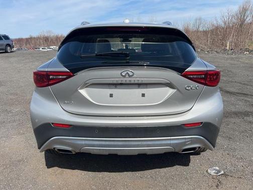 2017 INFINITI QX30 Premium