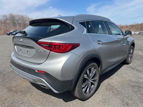 2017 INFINITI QX30 Premium