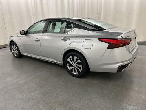 Brilliant Silver Metallic 2023 Nissan Altima S FWD