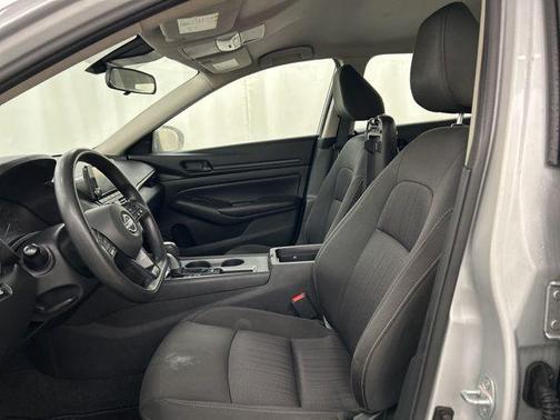 Brilliant Silver Metallic 2023 Nissan Altima S FWD