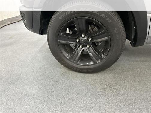 2024 RAM 1500 Classic Warlock Crew Cab 4x2 5'7' Box