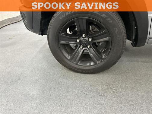 2024 RAM 1500 Classic Warlock Crew Cab 4x2 5'7' Box