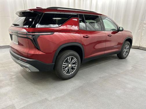 Radiant Red Tintcoat 2026 Chevrolet Traverse LT