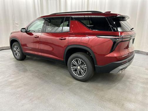 Radiant Red Tintcoat 2026 Chevrolet Traverse LT