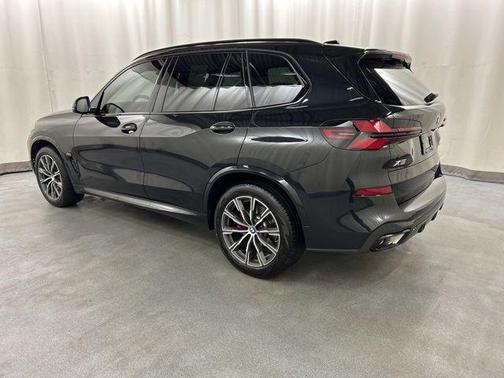 Black Sapphire Metallic 2025 BMW X5 xDrive40i