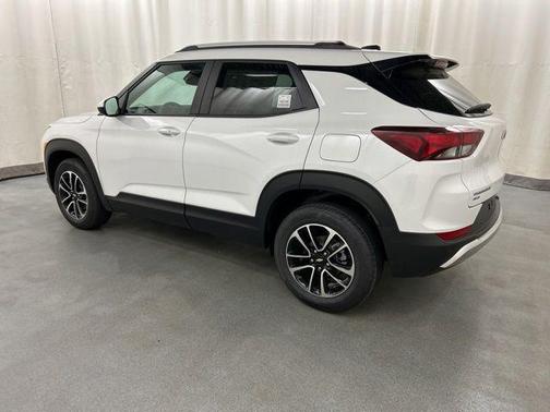 Summit White 2026 Chevrolet Trailblazer LT