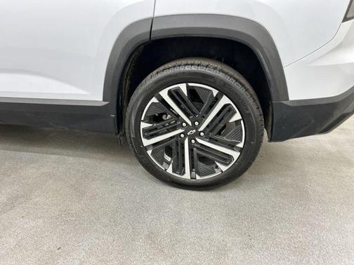 Polar White Tricoat 2026 Chevrolet Equinox AWD RS