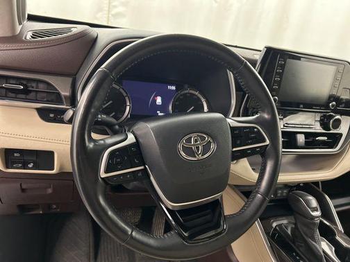 Wind Chill Pearl 2022 Toyota Highlander Limited