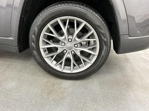 Baltic Gray Metallic Clearcoat 2023 Jeep Grand Cherokee Summit