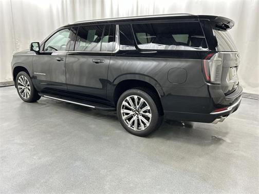 2025 Chevrolet Suburban 4WD High Country