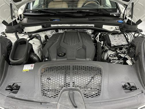 2023 Porsche Macan Base