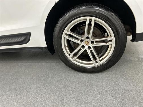2023 Porsche Macan Base