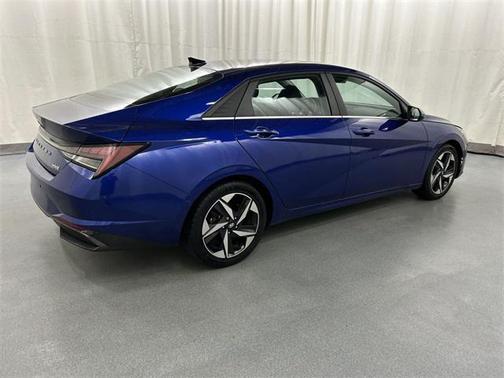 2022 Hyundai ELANTRA Limited