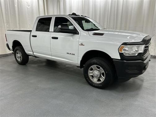 2022 RAM 2500 Tradesman Crew Cab 4x4 6'4' Box