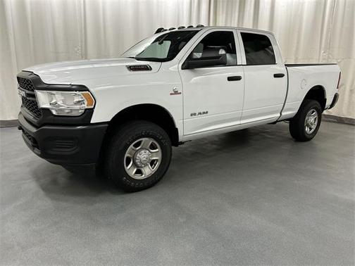 2022 RAM 2500 Tradesman Crew Cab 4x4 6'4' Box