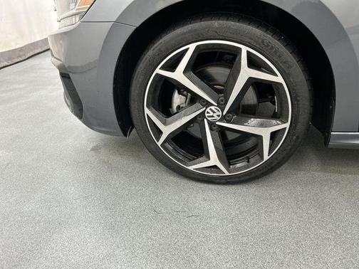 2022 Volkswagen Passat 2.0T R-Line