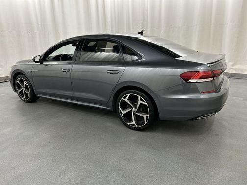 2022 Volkswagen Passat 2.0T R-Line