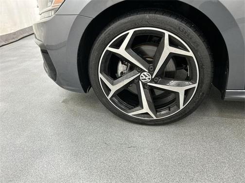2022 Volkswagen Passat 2.0T R-Line