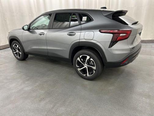 Sterling Gray Metallic 2026 Chevrolet Trax FWD 1RS