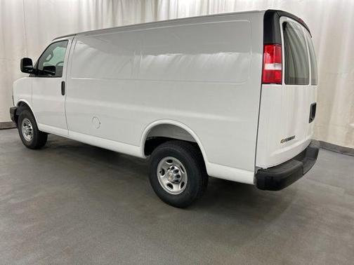 Summit White 2026 Chevrolet Express 2500 Work Van