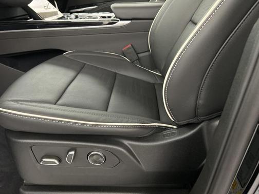 2025 Cadillac Escalade ESV Sport