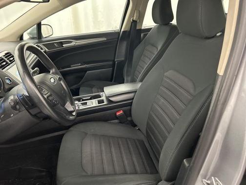Iconic Silver Metallic 2020 Ford Fusion SE