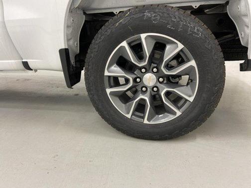 Summit White 2024 Chevrolet Silverado 1500 LT