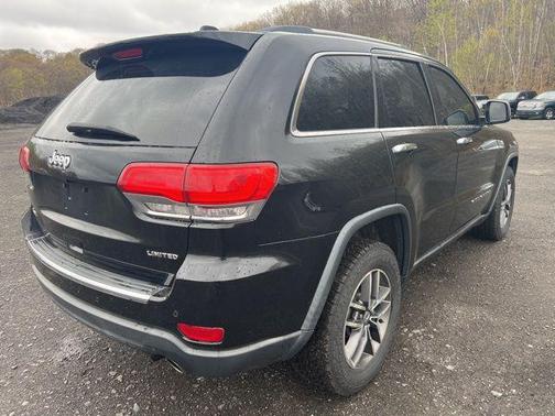 Diamond Black Crystal Pearlcoat 2017 Jeep Grand Cherokee Limited