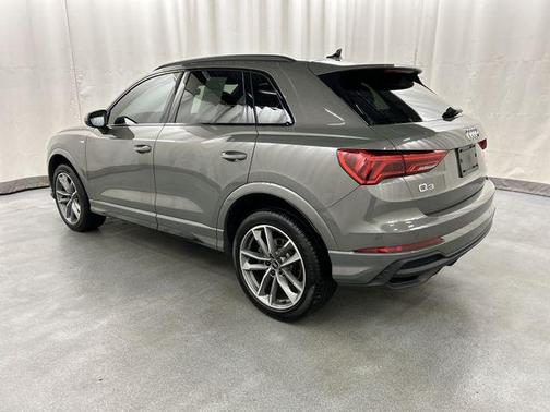 Daytona Gray Pearl Effect 2025 Audi Q3 Premium 45 TFSI S line quattro Tiptronic