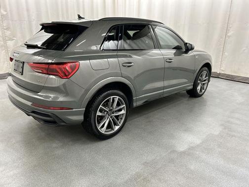 Daytona Gray Pearl Effect 2025 Audi Q3 Premium 45 TFSI S line quattro Tiptronic