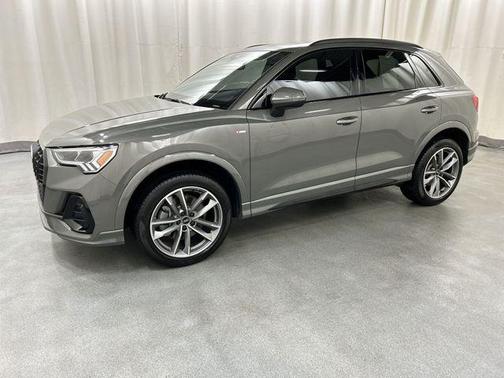 Daytona Gray Pearl Effect 2025 Audi Q3 Premium 45 TFSI S line quattro Tiptronic