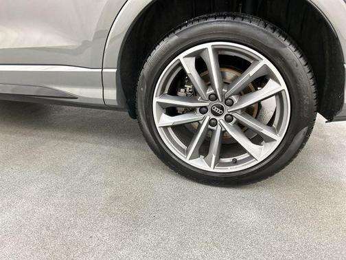Daytona Gray Pearl Effect 2025 Audi Q3 Premium 45 TFSI S line quattro Tiptronic