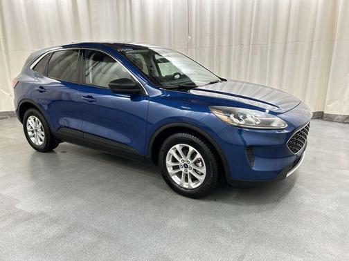 Blue Metallic 2022 Ford Escape SE