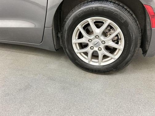 Granite Crystal Metallic Clearcoat 2023 Chrysler Voyager LX