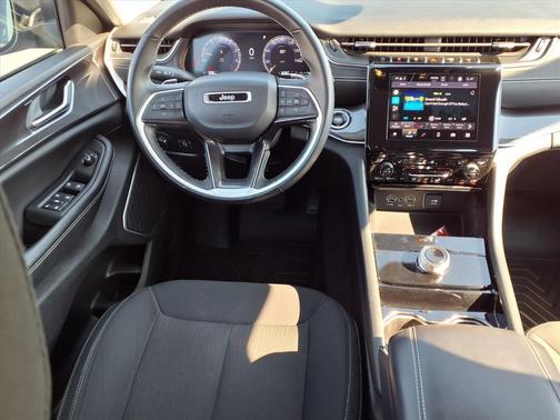 2022 Jeep Grand Cherokee L Laredo