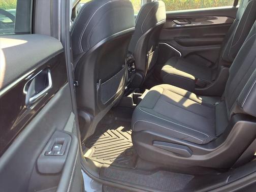 2022 Jeep Grand Cherokee L Laredo