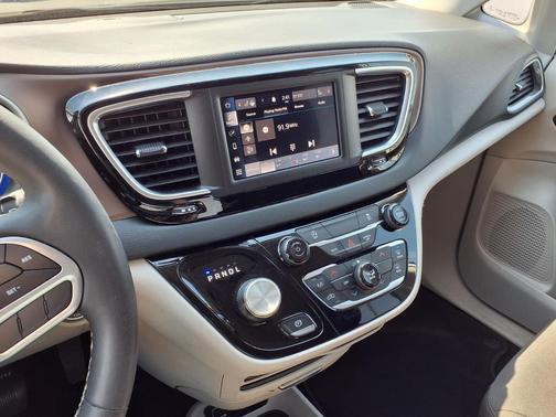 White 2023 Chrysler Voyager LX