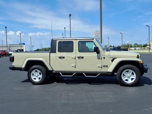 2022 Jeep Gladiator Sport S