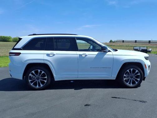 White 2024 Jeep Grand Cherokee Overland