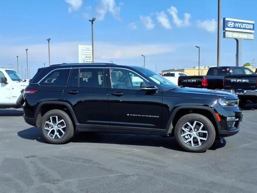 Black 2024 Jeep Grand Cherokee Limited