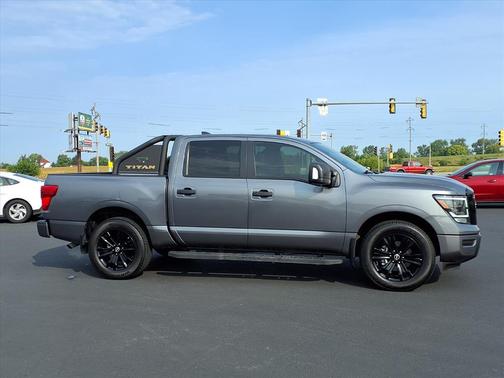 2023 Nissan Titan SV