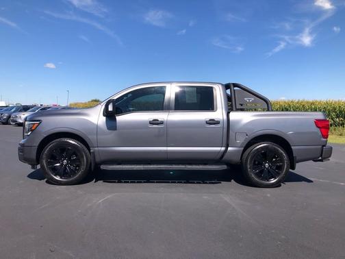 2023 Nissan Titan SV