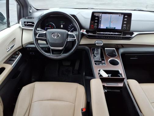 2021 Toyota Sienna XLE 7 Passenger