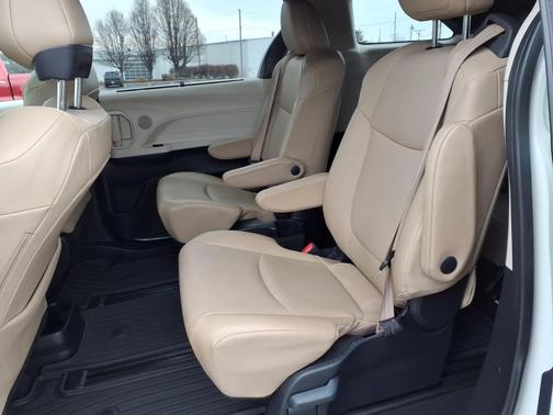2021 Toyota Sienna XLE 7 Passenger