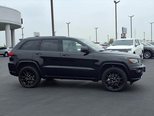 2022 Jeep Grand Cherokee Laredo